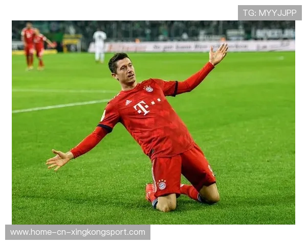 莱万禁区内灵巧脚步迷惑后卫，拜仁成就高质量机会